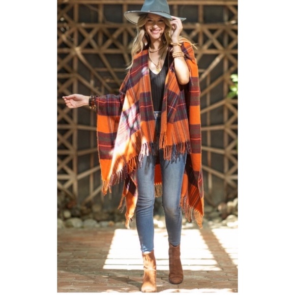 Ruggine Chic Soft Amberglow Plaid Fringe Accent Ruana - Picture 3 of 13